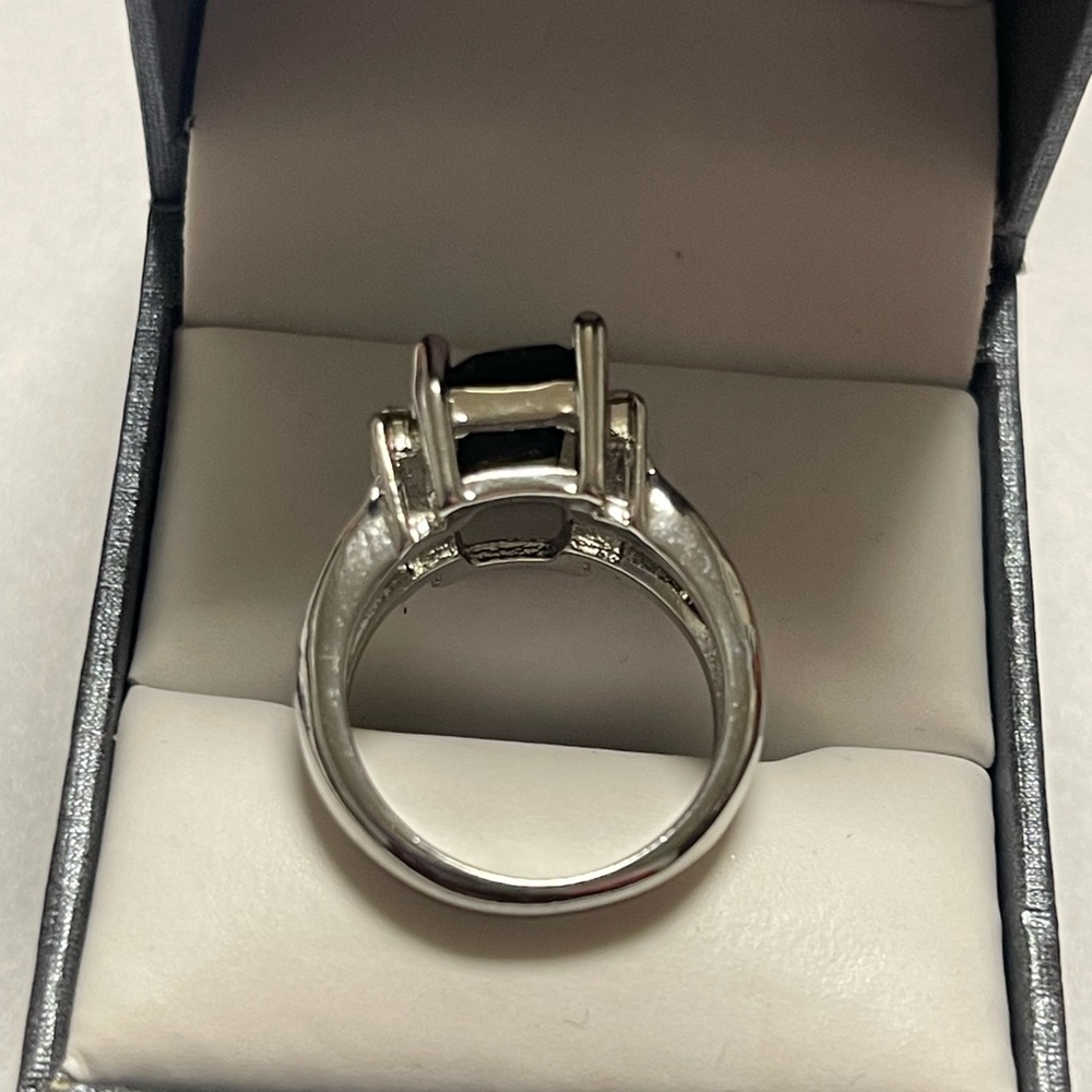 Beautiful Back Zircon Ring - Picture 4 of 8